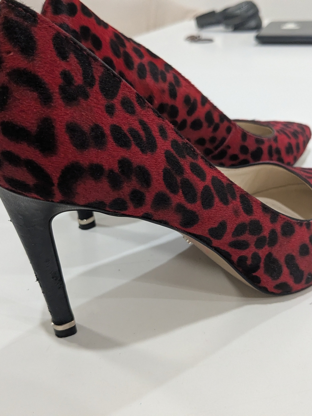 Katherine Kelly Reese red/black leopard haircalf pumps — women’s 8.5